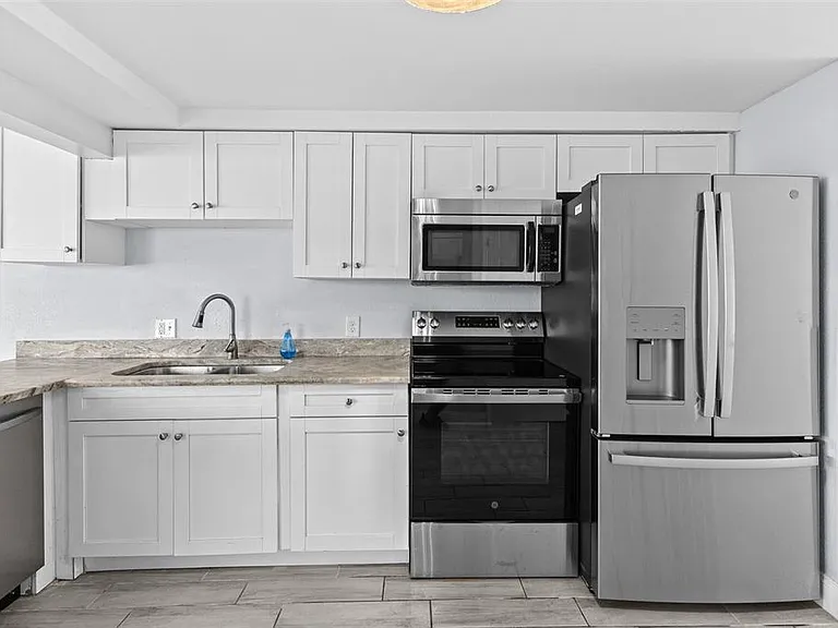 13916 Sommers Ave — Photo 8