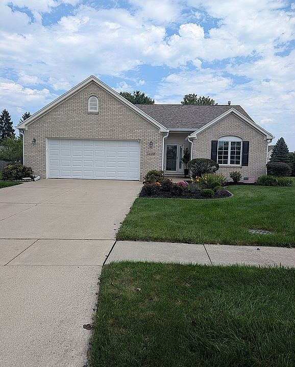1st image of 26450 Wexford Rd E