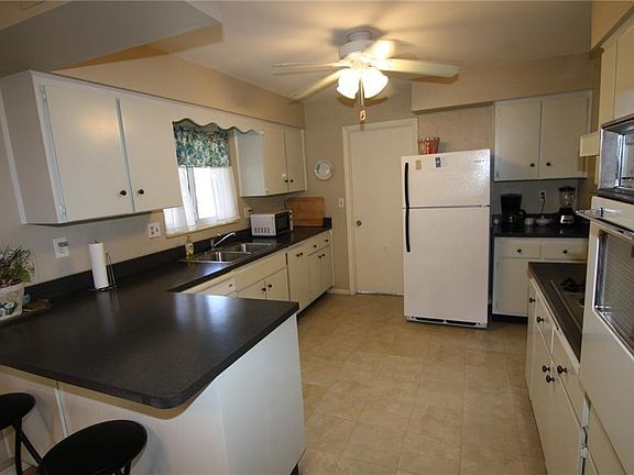 4th image of 1526 Belle Glade Ave