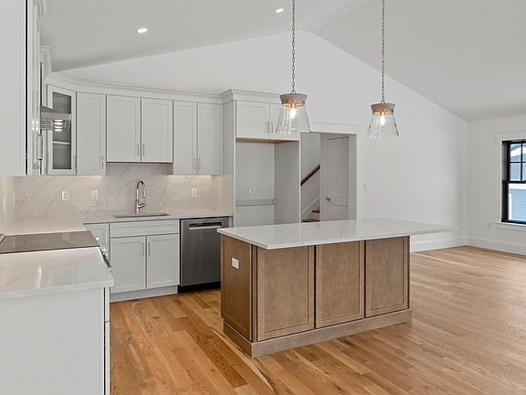 3rd image of 46 Sandwich Rd #44