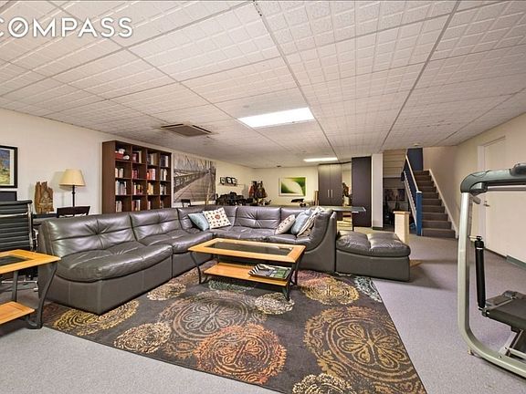 5th image of 225 E 6th St APT 1C