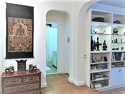 Sold by R New York | media 4
