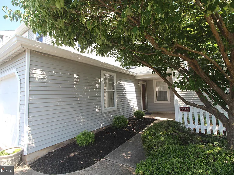 681A Rose Hollow Dr — Photo 4