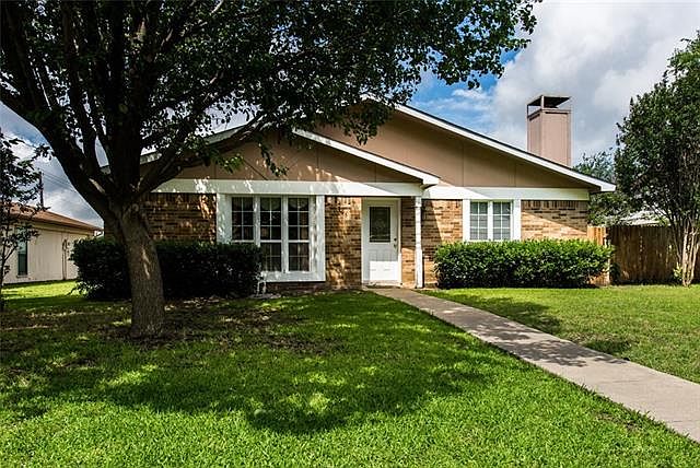 1st image of 905 Navasota Dr