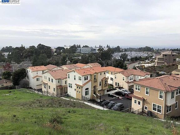 3rd image of 26660 Hayward Blvd