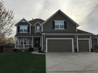 2504 SW Valley Ridge Ln, Lees Summit, MO 64082