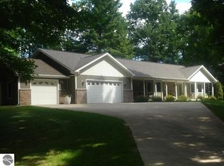 4870 Rivers Edge Trl, Mount Pleasant, MI 48858