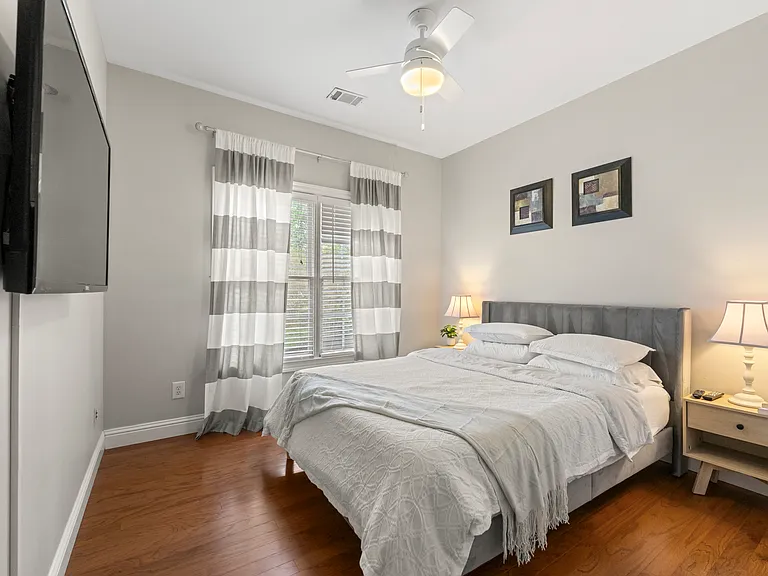 3410 Burdett Ct — Photo 14