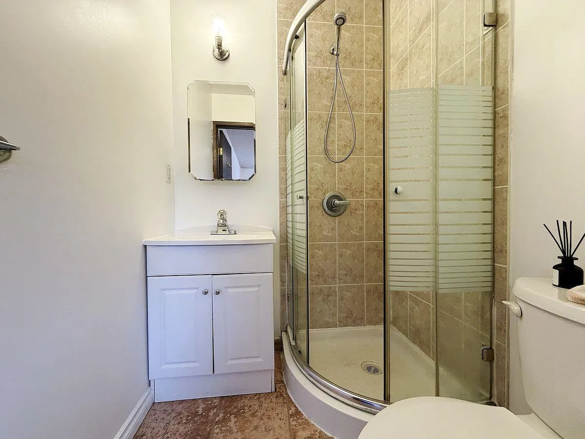 3 bed, 1300 sqft, $3,200 — Photo 2