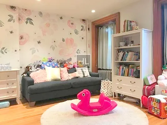 Rented by Highline Residential | media 29