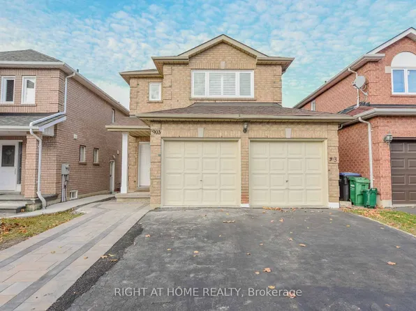 903 Blyleven Blvd, Mississauga, ON L5V 2J3