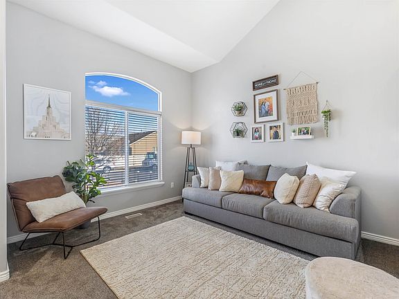 3rd image of 43 E Argyle Way