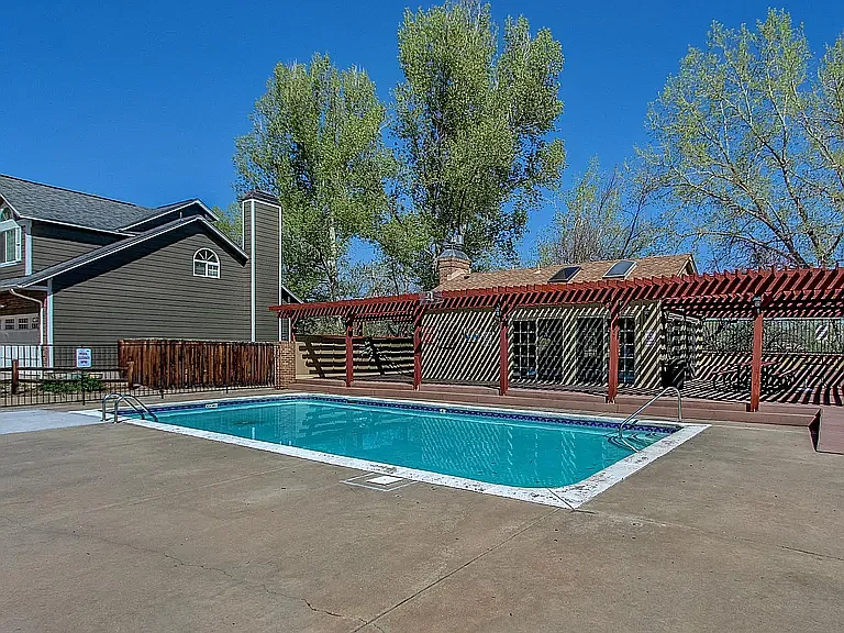 1227 S Flower Cir #E — Photo 10
