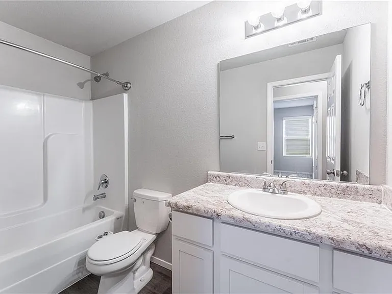 980 E Starling St — Photo 17