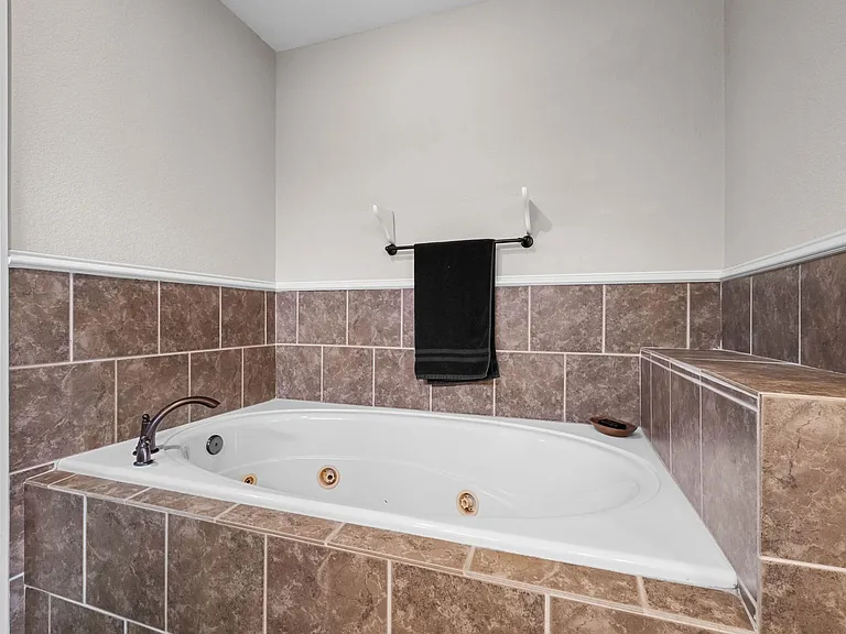 563 N Tennyson Ln — Photo 9