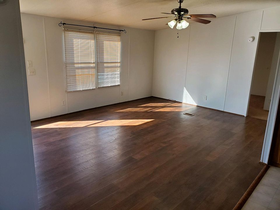 Oversized Living area and open to kitchen