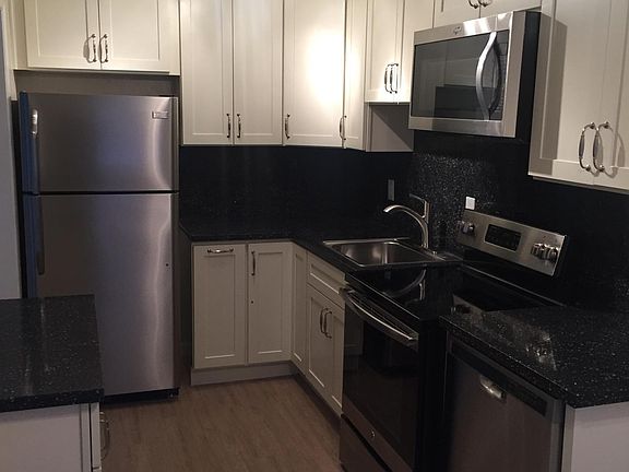 5th image of 40 Glen Eyrie Ave APT 28