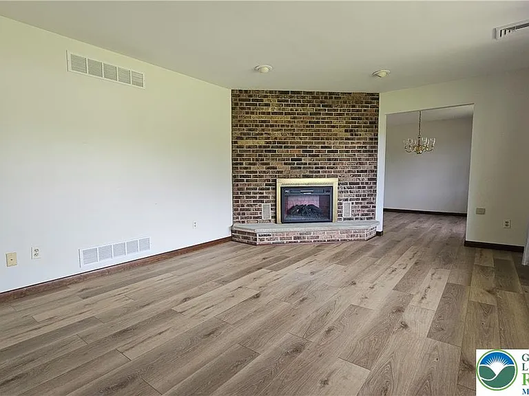 2810 County Line Rd — Photo 3