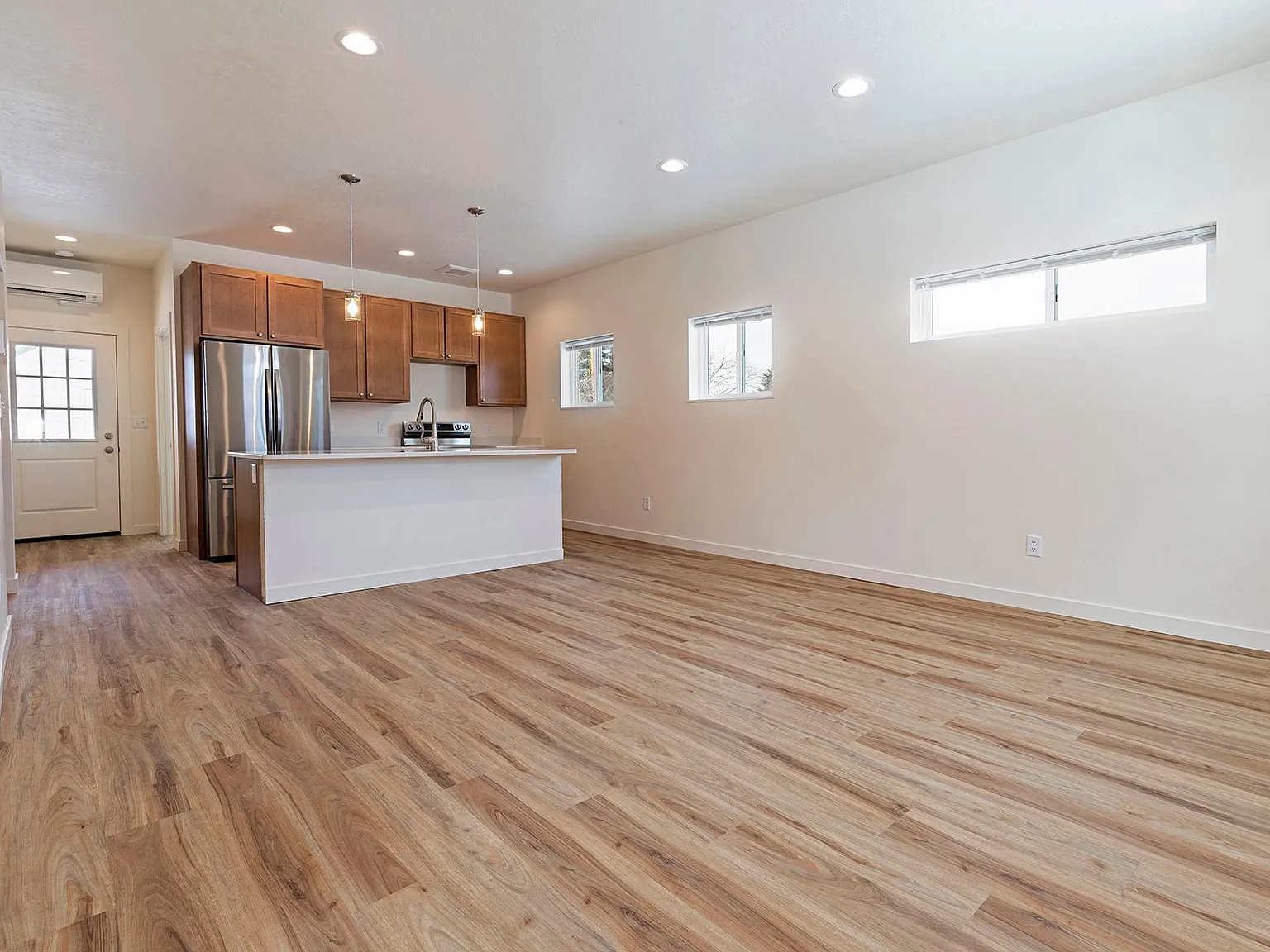 3 bed, 1200 sqft, $2,500 — Photo 4