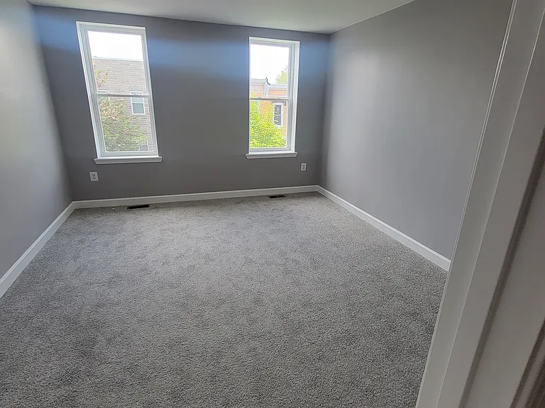 27 N Clinton St — Photo 4