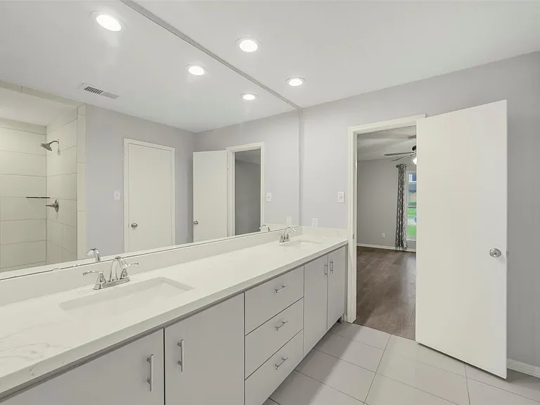 21323 Park Bluff Dr — Photo 37