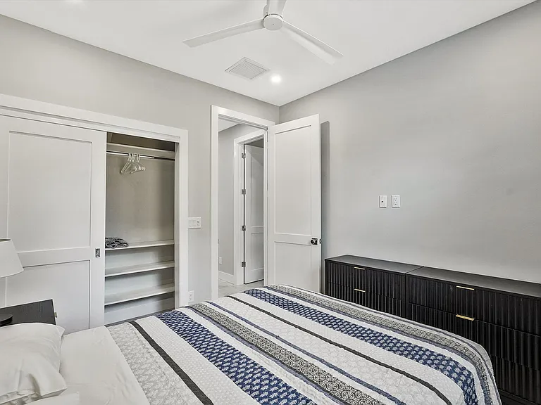 425 Hugh St — Photo 18