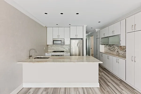 Rented by Compass | media 13