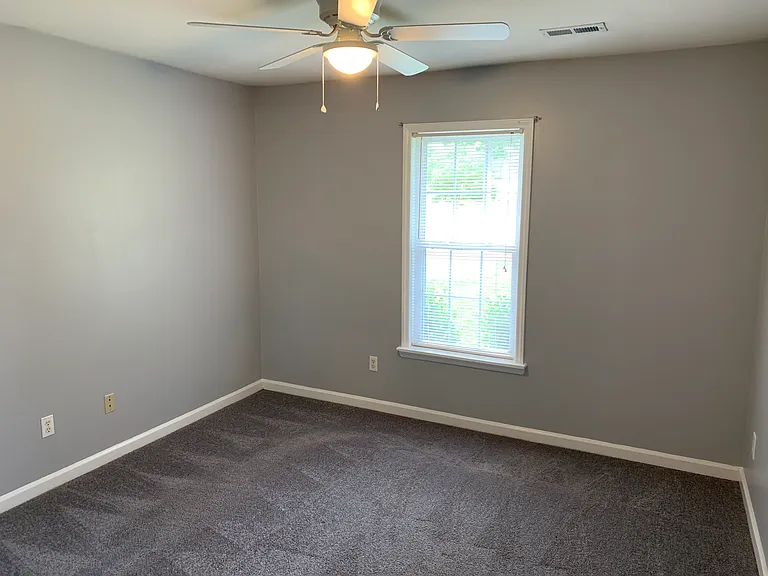 2827 Bobwhite Cir #B — Photo 8