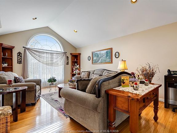 4th image of 25 Regatta Dr