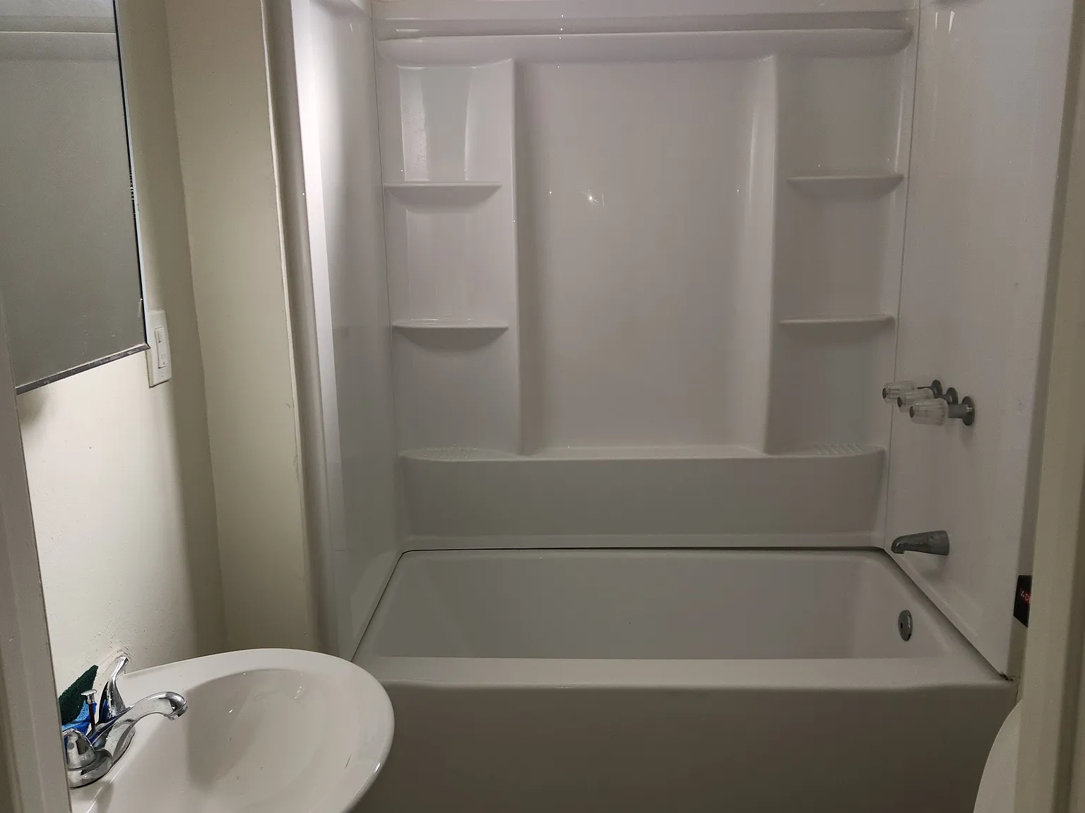 2 bed, 848 sqft, $2,400 — Photo 2