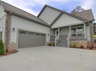61 Triple Fairways Dr, Hendersonville, NC 28739