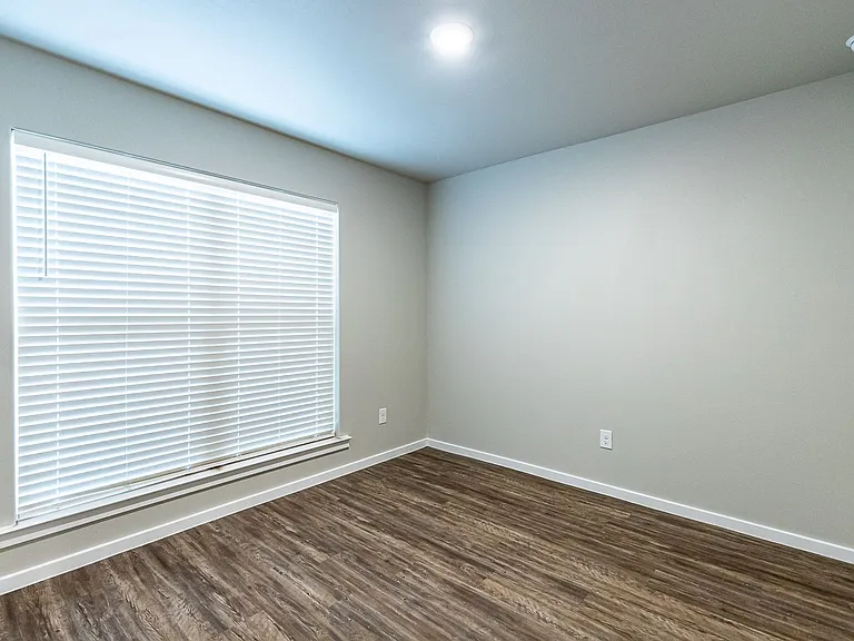2108 N Avenue K — Photo 13