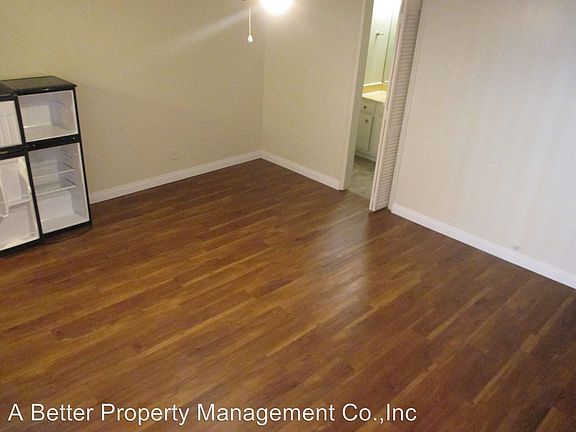 5th image of 37 Orange Ave #B