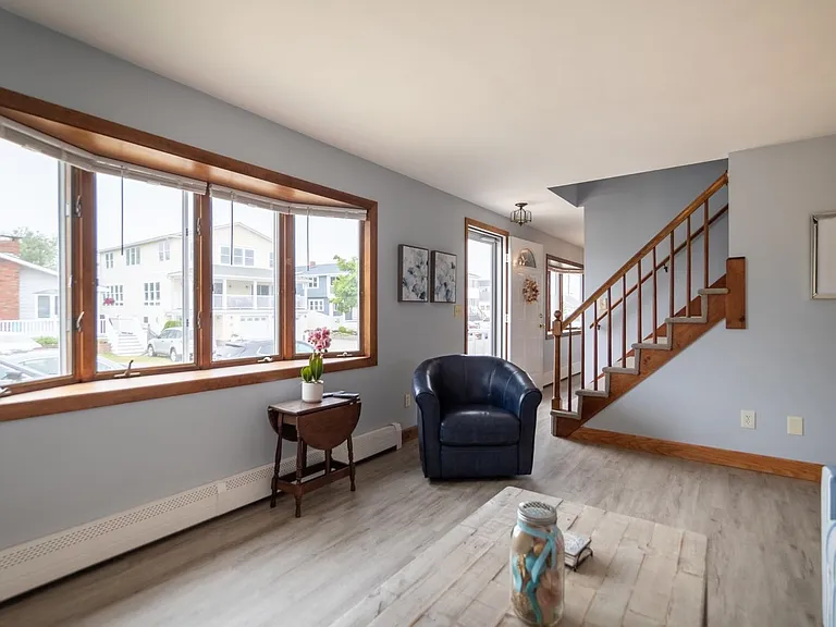 545 Hudson St — Photo 4