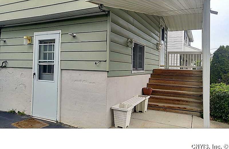 2nd image of 3 Meadow Ln
