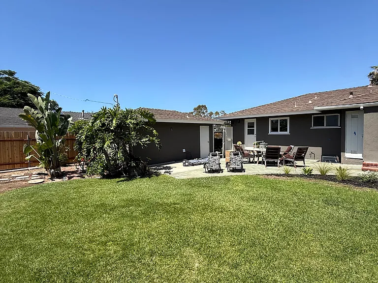 211 Trafalgar Ln — Photo 1