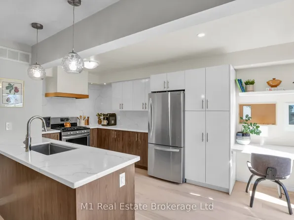 39 Ptarmigan Dr #5, Guelph, ON N1C 1E8