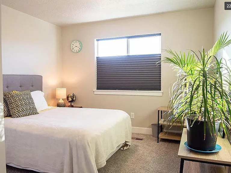 THIS IS THE ONE Photo of the Individual Room Available.