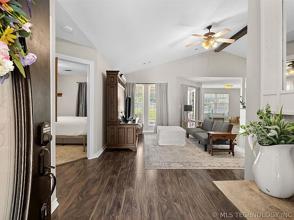 3rd image of 5513 Woodland Rd