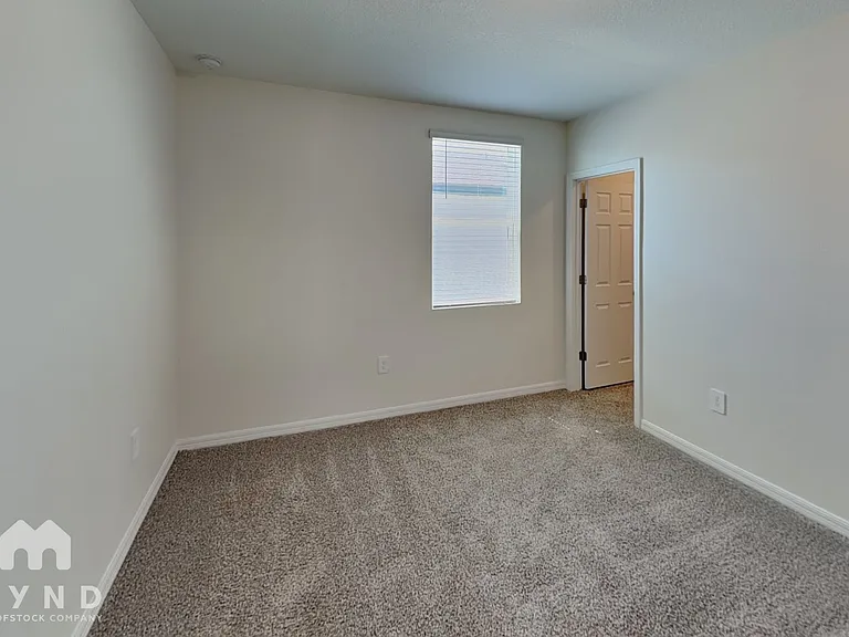 796 Griffon Ave — Photo 11