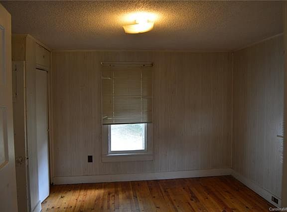 2nd image of 825 Opal St