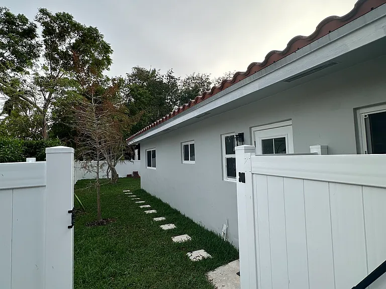1060 Tyler St — Photo 34