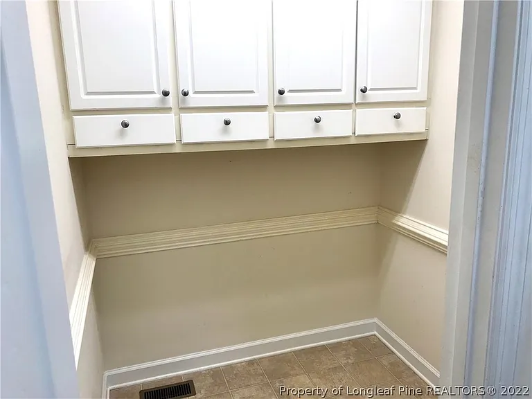 614 W Amberdale Cir W — Photo 12