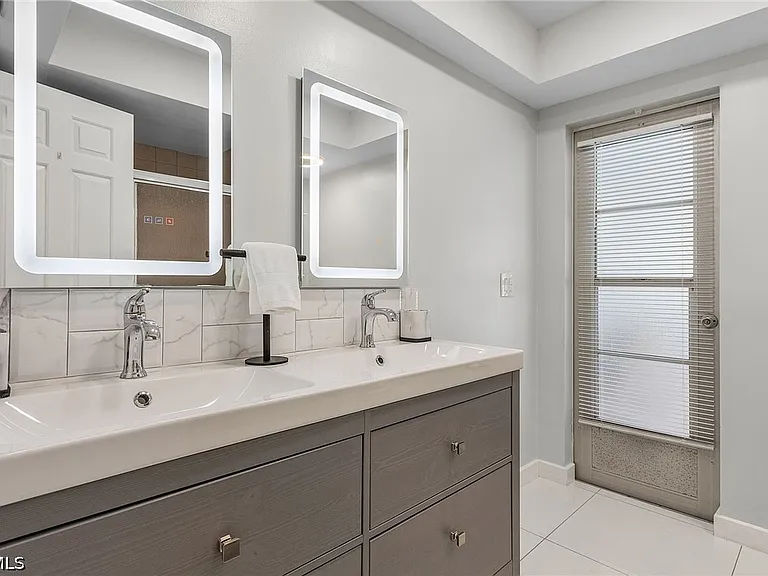 1721 SE 6th Ln — Photo 29