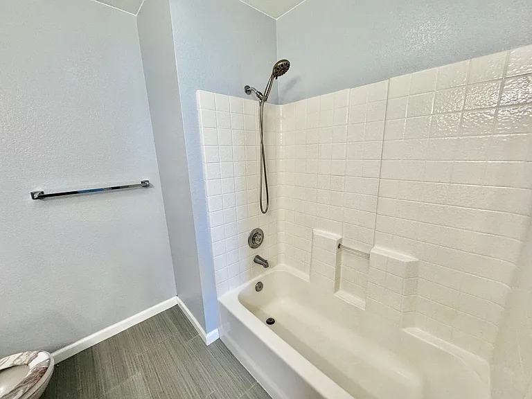 1037 Sandra St — Photo 14
