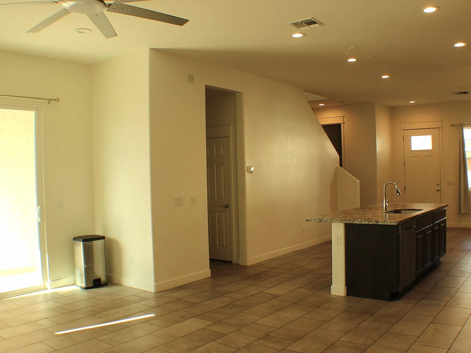 3 bed, 2.5 bath, 1789 sqft, $2,000 — Photo 4
