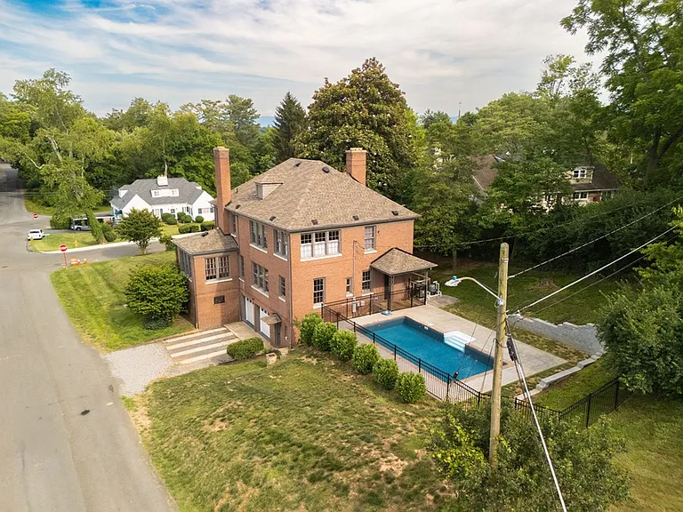 290 Long Crescent Dr — Photo 12