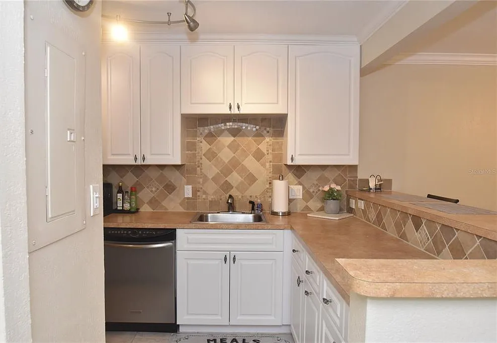 2 bed, 1.0 bath, 991 sqft, $3,500 — Photo 3