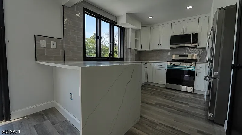 2 bed, 1.0 bath, 1300 sqft, $3,850 — Photo 4