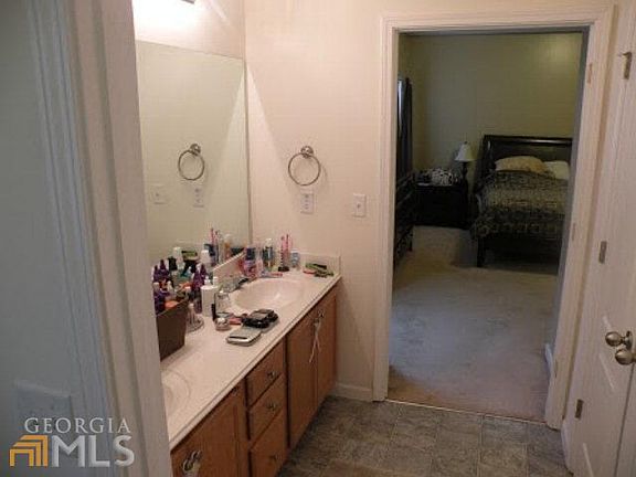 3rd image of 141 Autumn Glen Dr